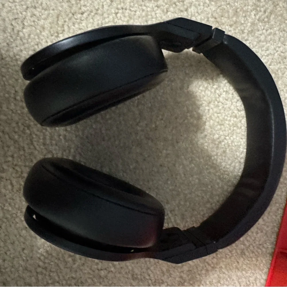Beats Pro Over-Ear Headphones - Picture 8 of 11
